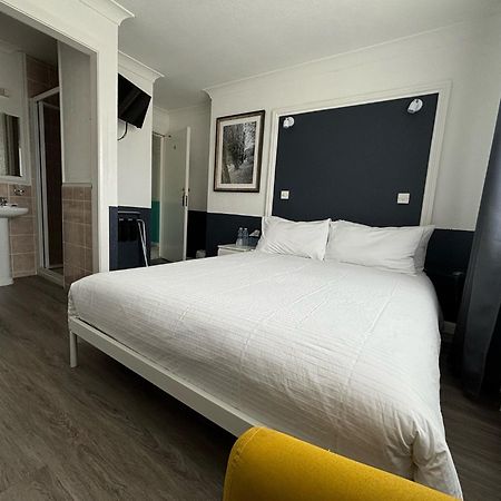 Orient B&B Хоулихед Екстериор снимка