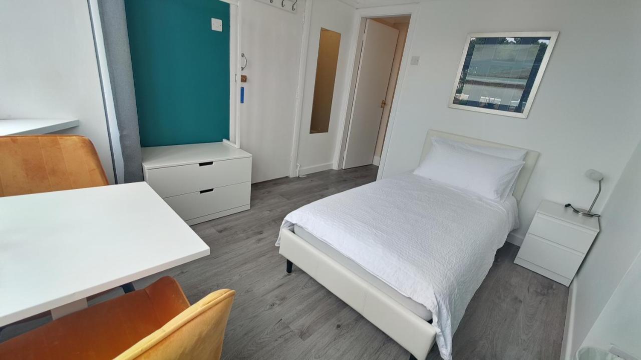 Orient B&B Хоулихед Екстериор снимка