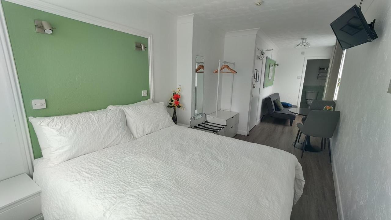 Orient B&B Хоулихед Екстериор снимка