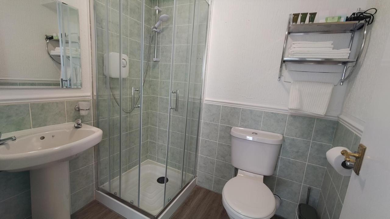Orient B&B Хоулихед Екстериор снимка