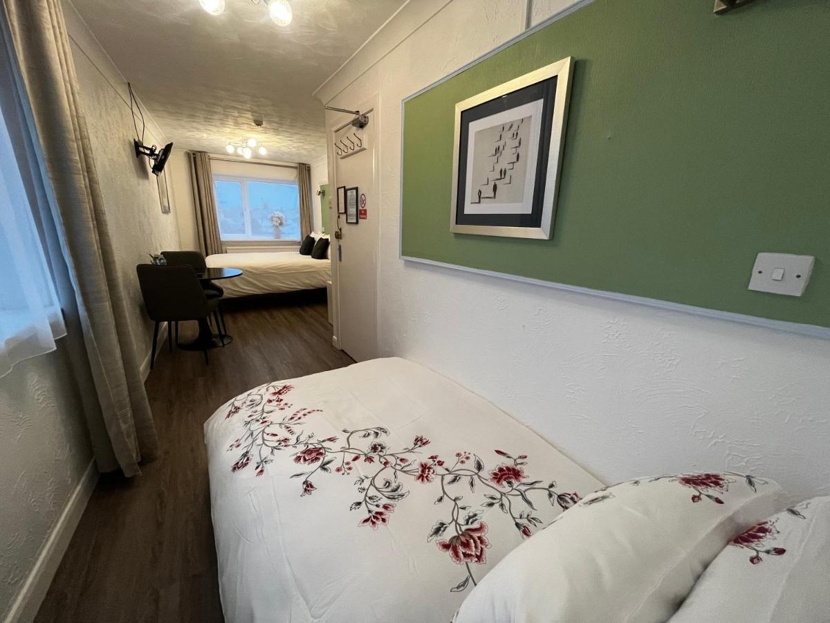 Orient B&B Хоулихед Екстериор снимка