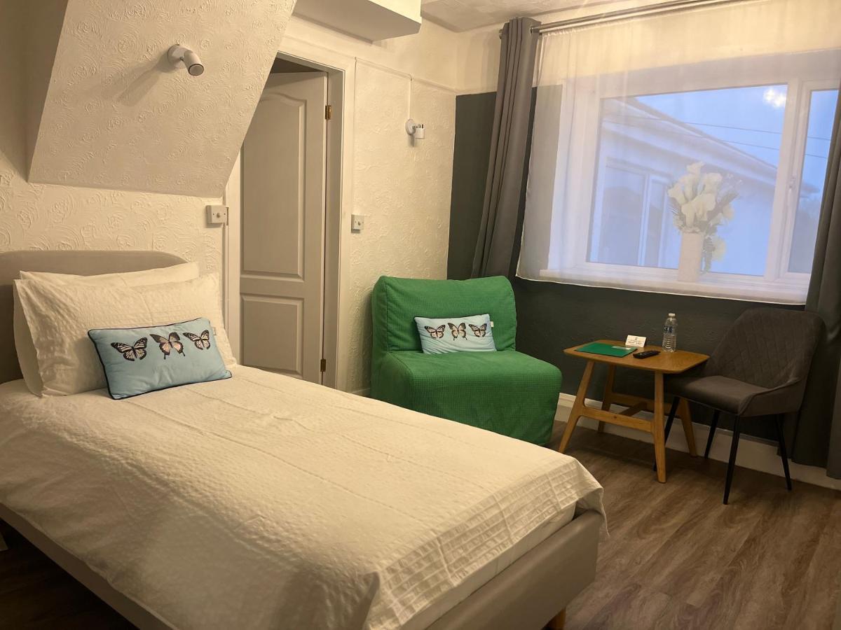Orient B&B Хоулихед Екстериор снимка